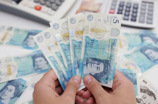 英國(guó)大學(xué)碩士學(xué)費(fèi)一年多少錢(qián).png 英國(guó)大學(xué)碩士學(xué)費(fèi)一年多少錢(qián).png