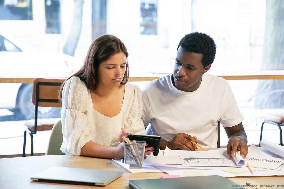 國內讀研和海外讀研哪個貴.jpg 國內讀研和海外讀研哪個貴.jpg