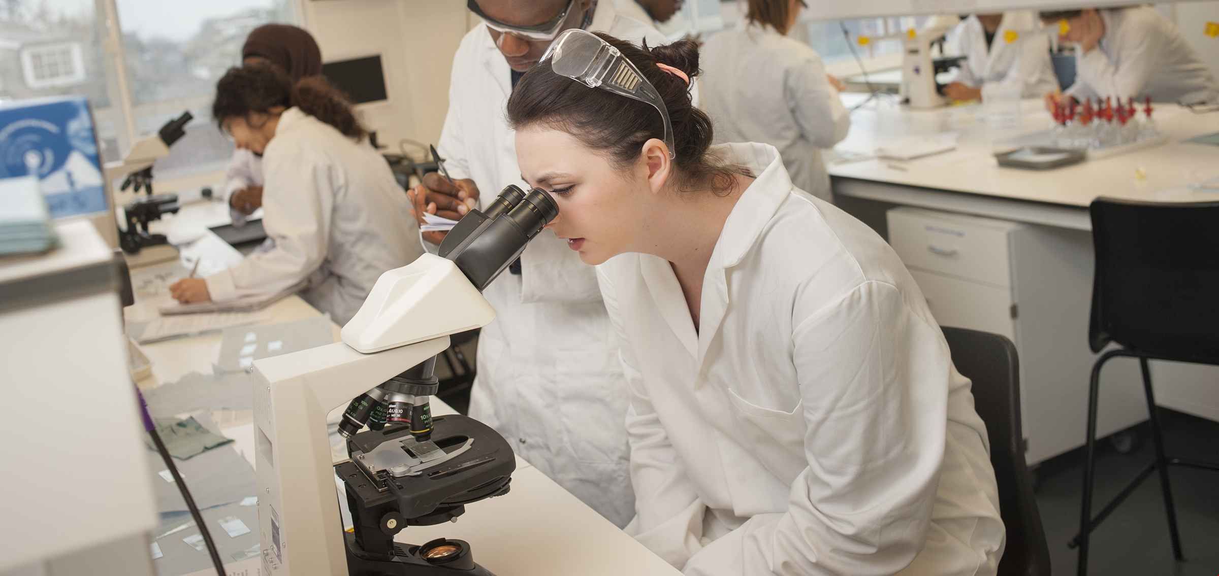 英國本科生化專業.jpg 英國本科生化專業.jpg